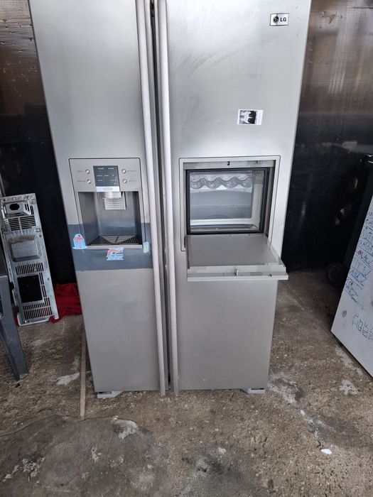 Frigider syde by syde Lg , Inox cu Dozator de apa si Open bar .