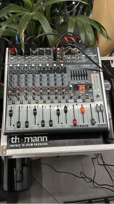 Mixer Behringer X1222 usb in stare impecabila