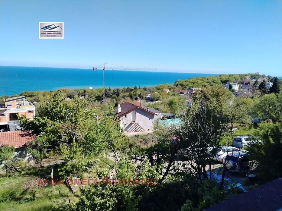 Продавам 2 къщи в един парцел в гр Варна Панорама море