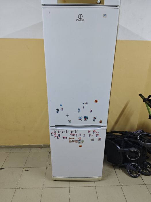 Холодильник indesit