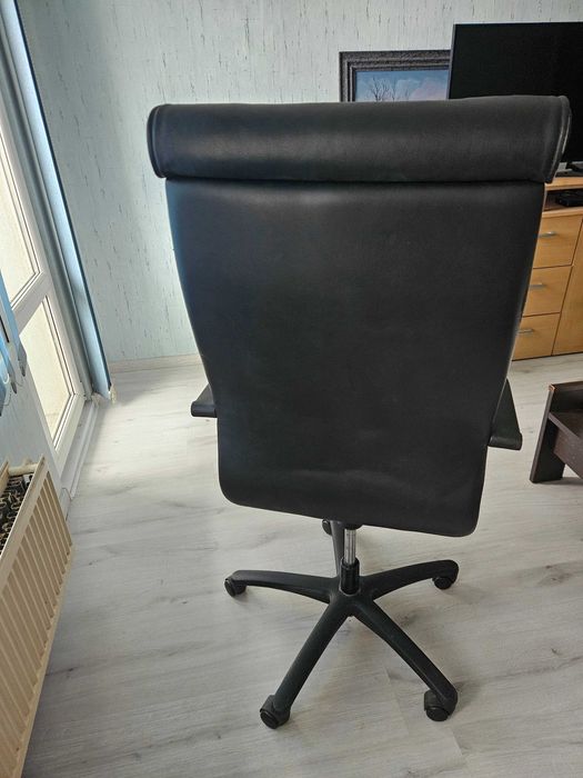 Бюро и директорски стол