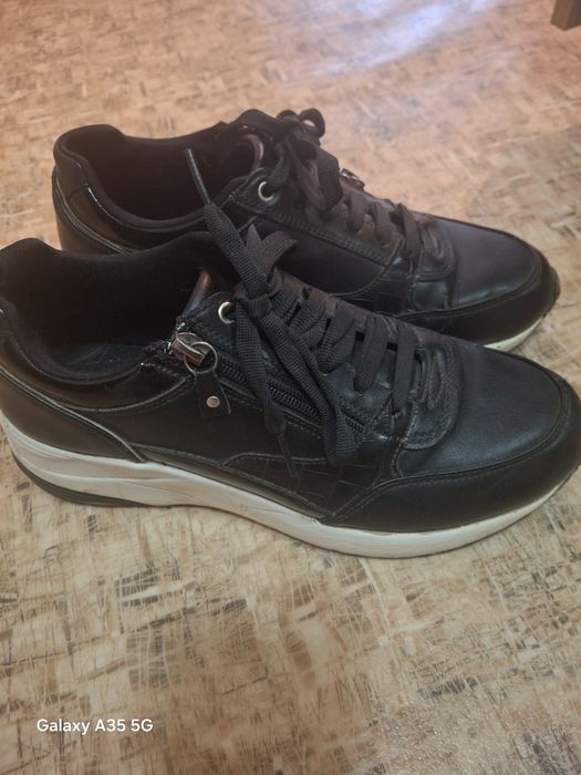 Обувь 2000 тенге