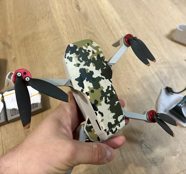 Продавам DJI Mini 2 SE с контролер и 3 батерии.
