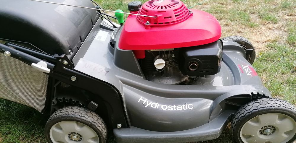 Самоходна косачка хонда хидро