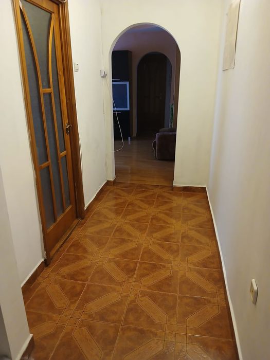 Închiriez apartament