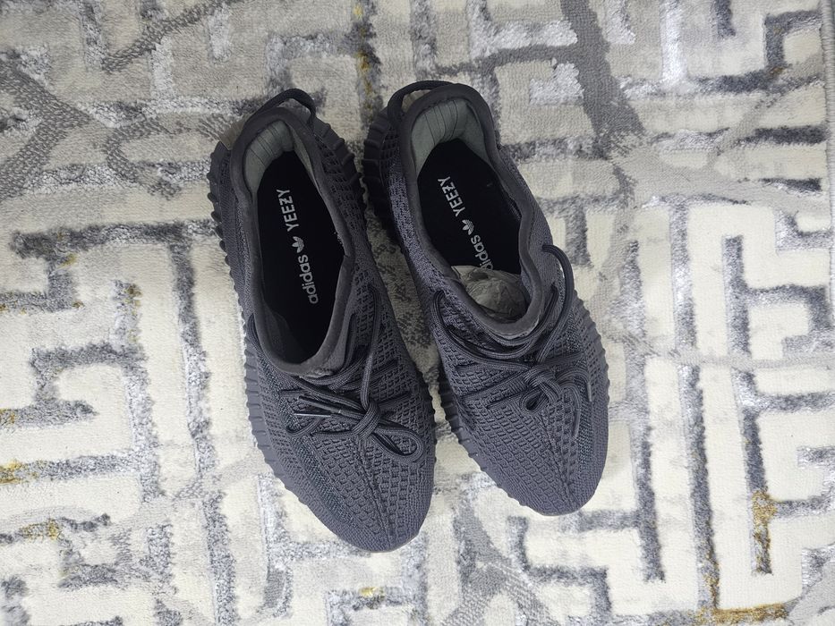 Кроссовка Adidas yeezy boost 350 V2