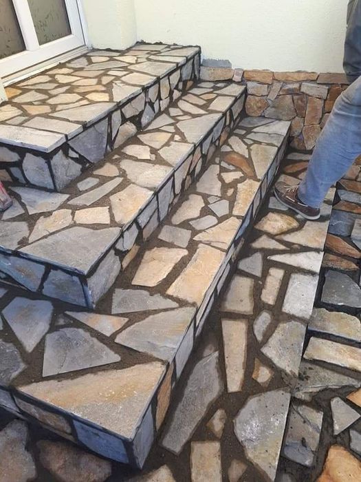 Vnd piatra si montez pentru cei interesati mai multe detalii nr