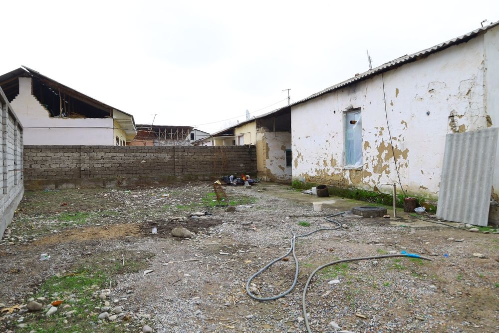 2.75 sotok 3 xonali uyi blan "uy eski" Food city yanınıza 26800 $