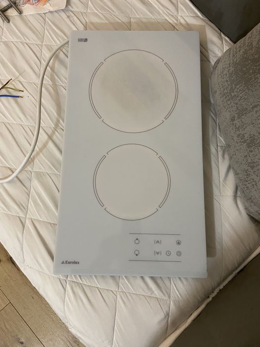 Стъклокерамичен котлон за вграждане бял