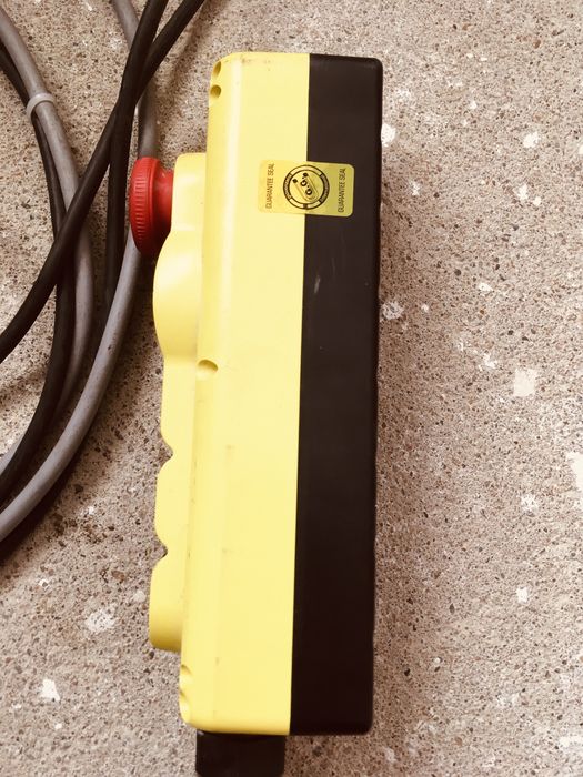 Telecomanda, comanda cu fir