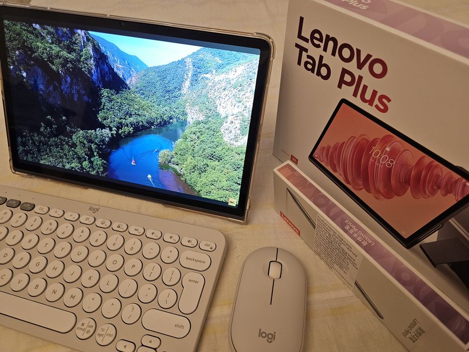 Lenovo Tab Plus - Tableta + stylus + tastatura + mouse