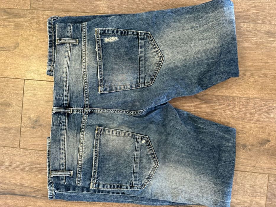 Мъжки дънки със скъсани ефекти