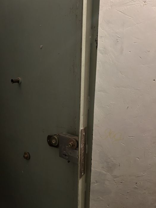 Продам входную дверь 80