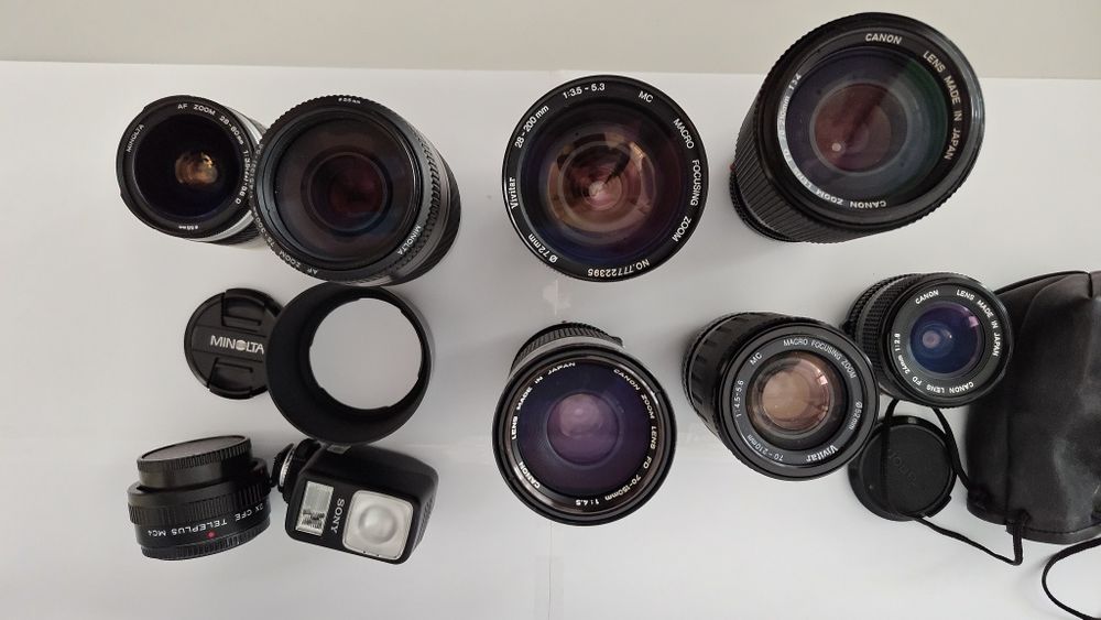 Obiective foto  în stare bună 
- Canon 70-210mm f4 FDn
- Vivitar