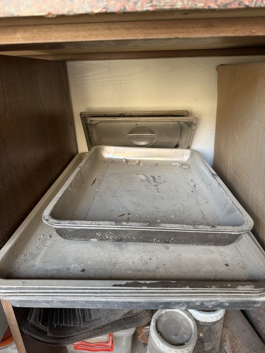 Kafe uchun jixozlar sotiladi