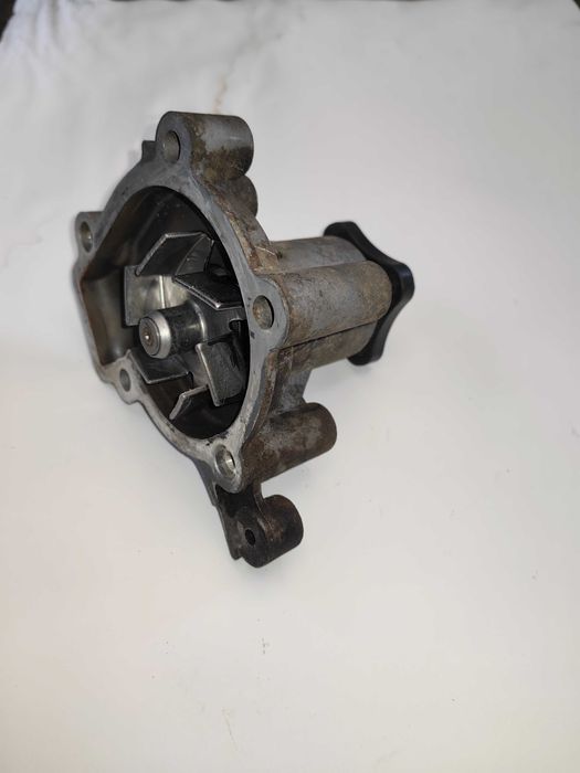 Водна помпа kia sportge 2 2006 бензин