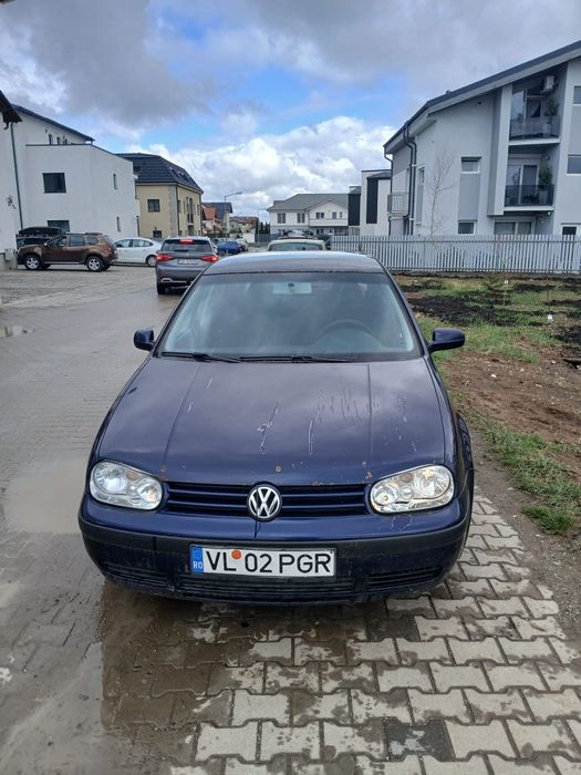 Vand golf 4 din anul  2000 functional