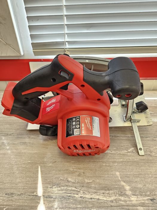 Milwaukee Ръчен циркуляр HD18CS 18V.