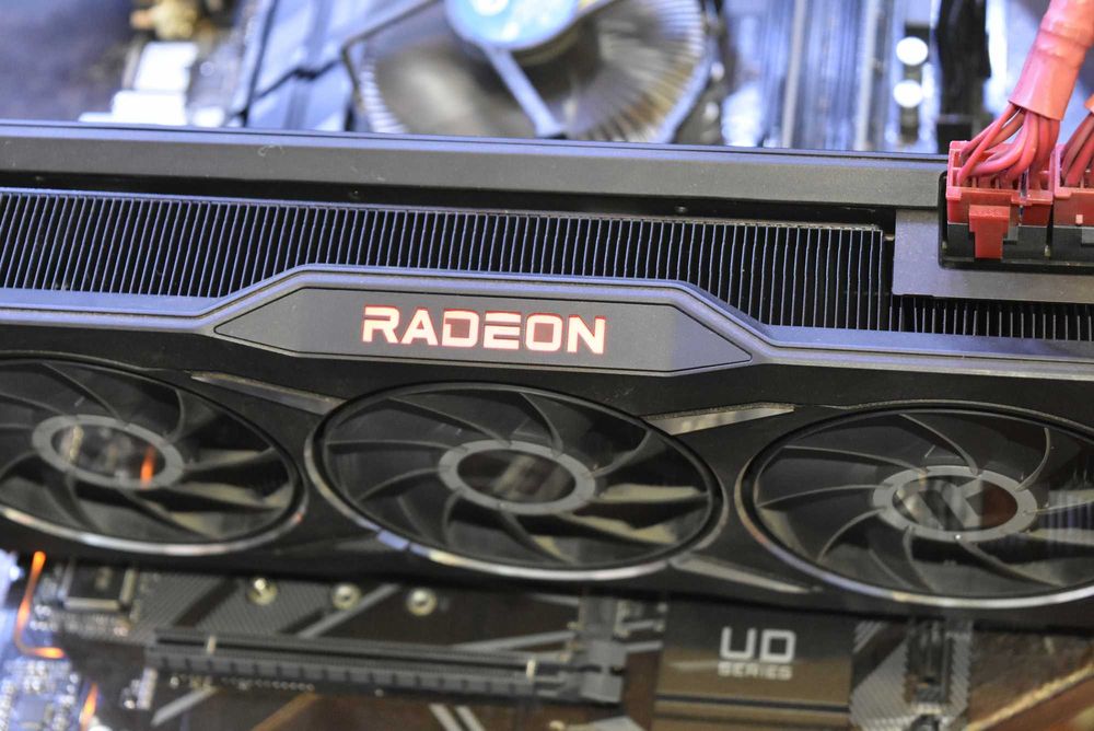Radeon RX 6800 XT Midnight Black Edition 16 GB в кутия . КАто нова . Видео карта 16 GB .