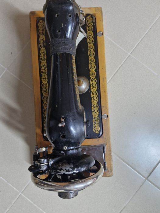 Швейная машинка ручная.