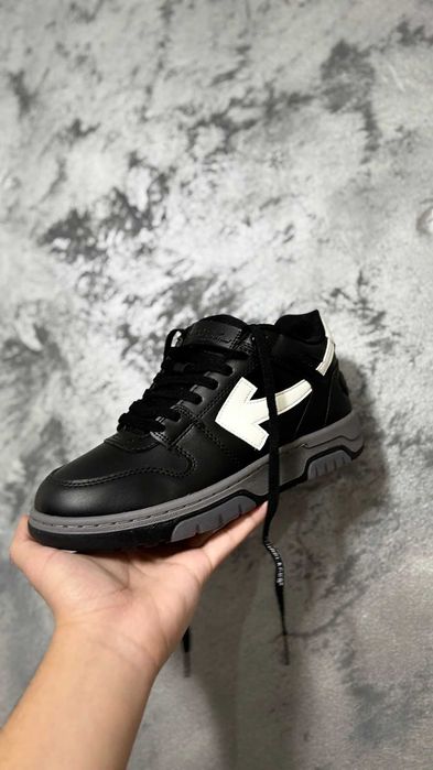 Adidasi Of white out off office