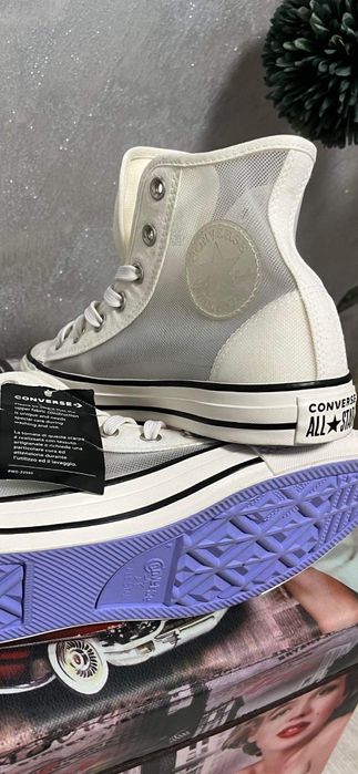 Летен модел дамски кецове на Converse.