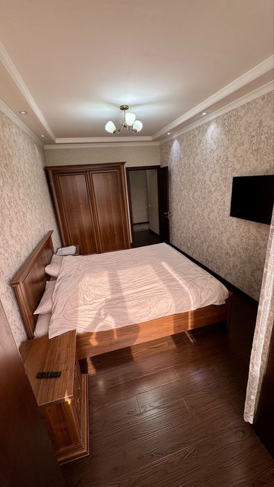 Продам квартиру 3-комнатную. Метро Шахристон