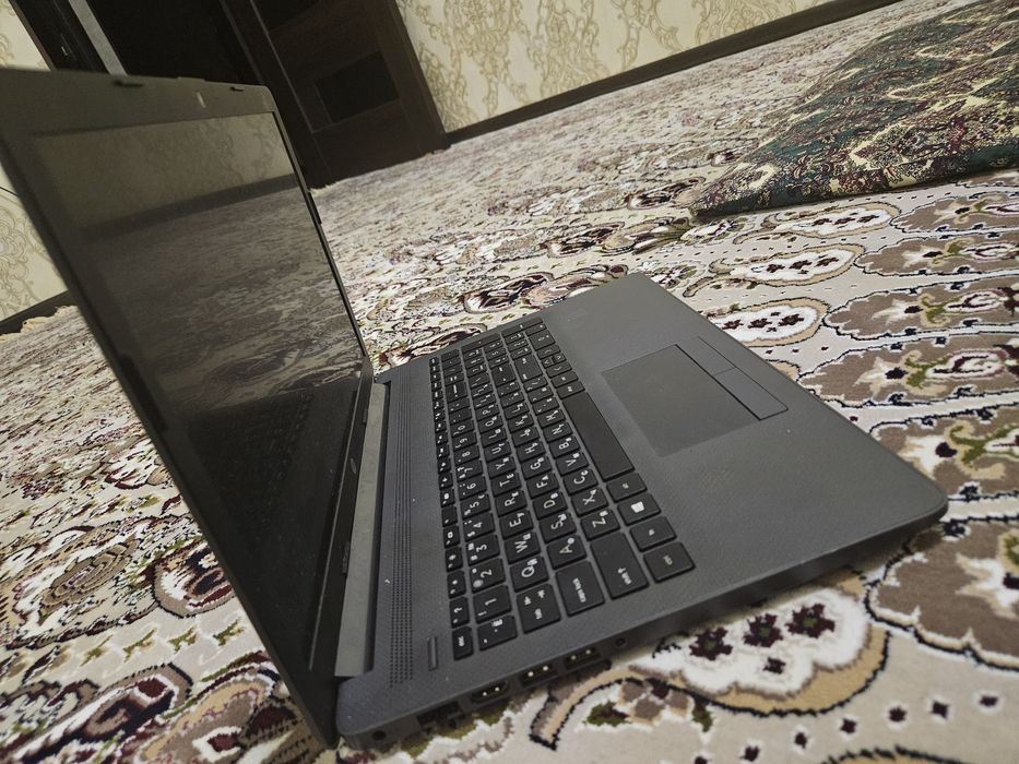 Noutbook HP srochno sotiladi