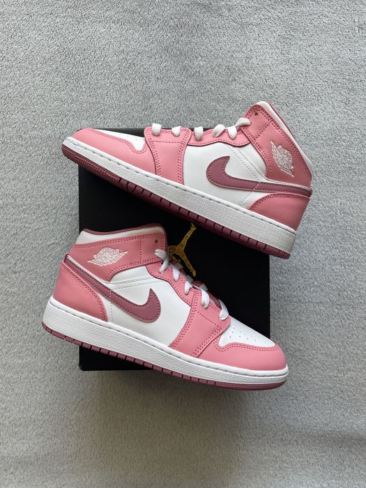 Jordan 1 Mid Valentines Day