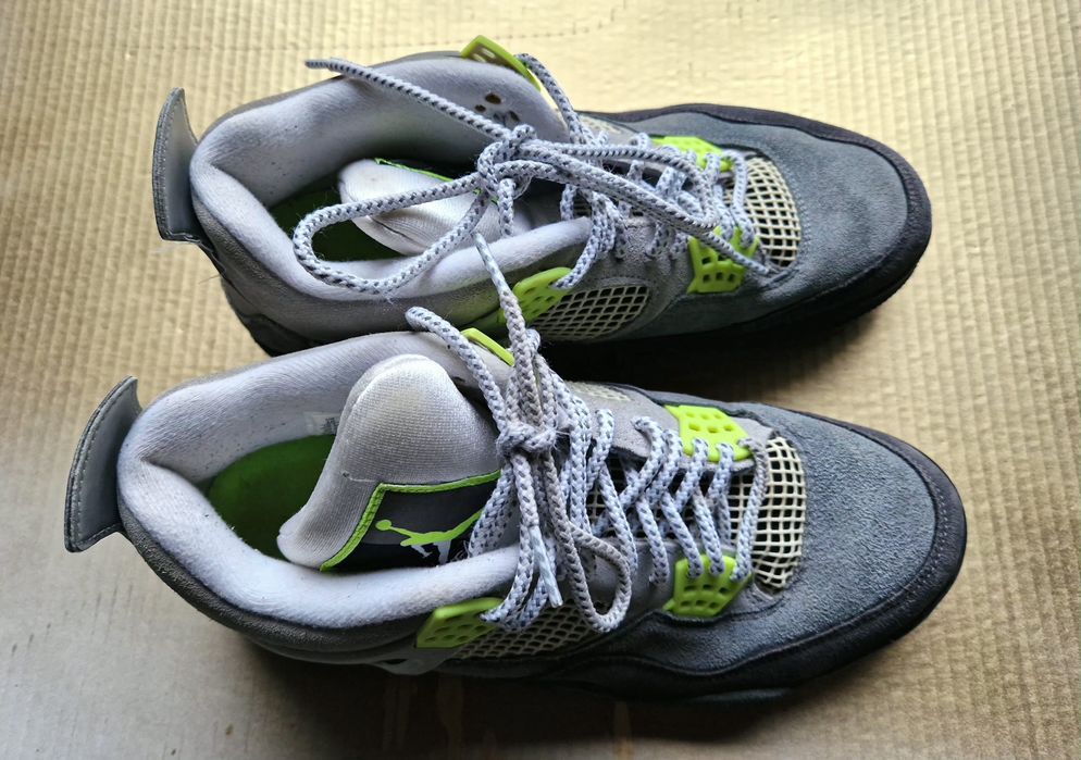 Vand Jordan 4 Neon marime 44