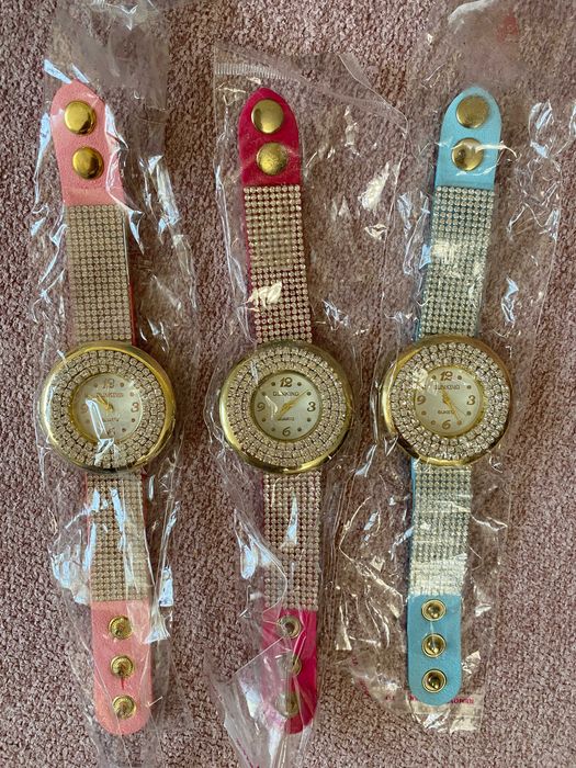 Lot ceas valentines argintiu femei nou strasuri