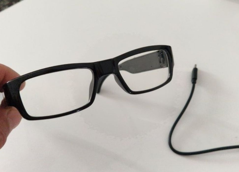 Canera spion - ochelari cu slot de card de memorie
