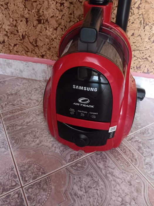 Прахосмукачка без торба Samsung VCC45T0S3R, 1.3 l, 850 W, Air Track, Телескопична тръба, Червена