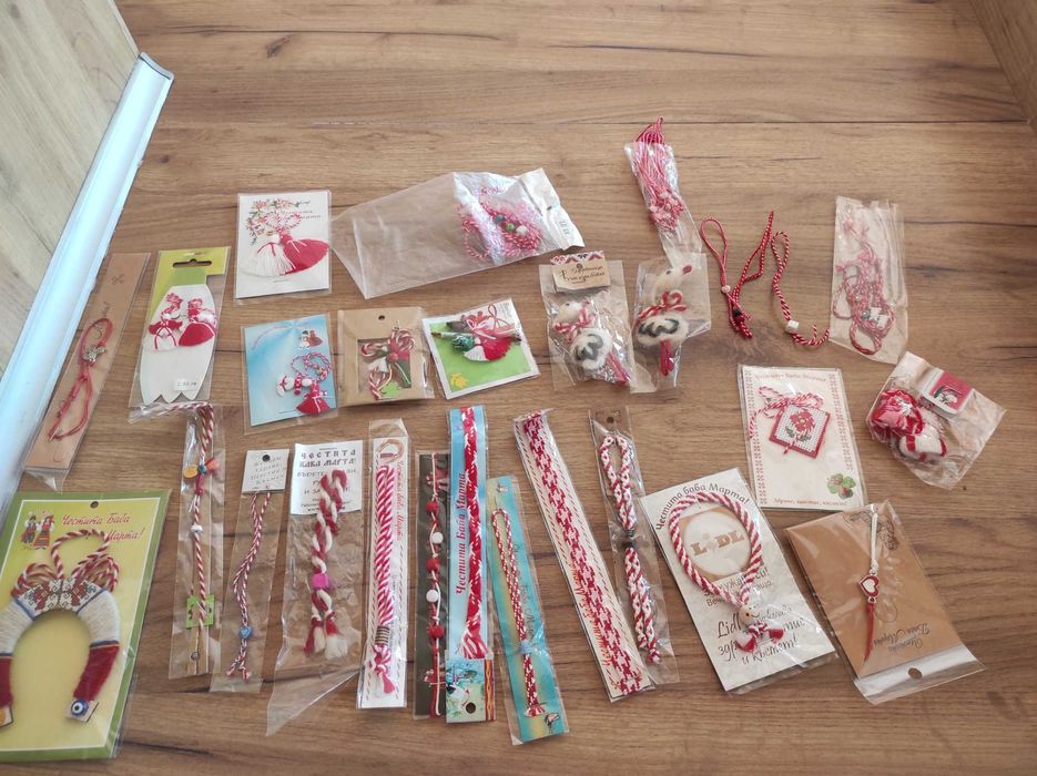 Лот мартенички 48бр