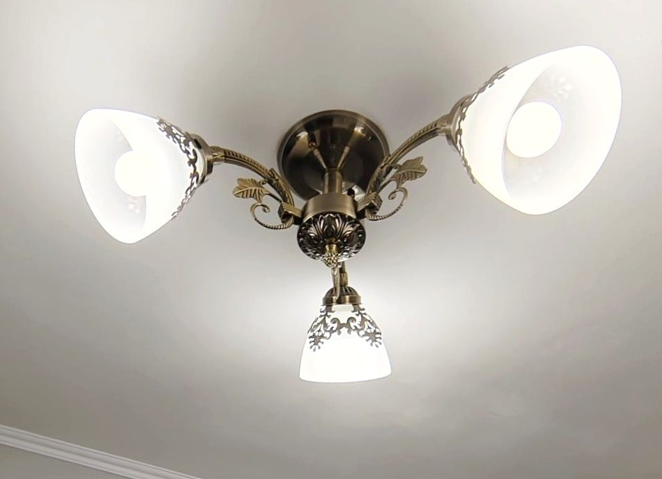 Lustra Candelabru superba nichelata cu Design Retro Vintage Elegant