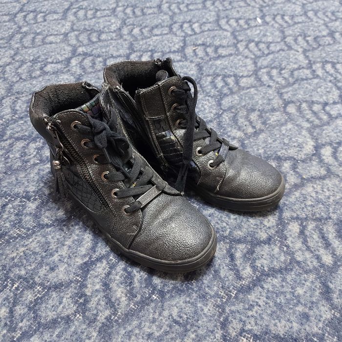 Продам осенние ботинки