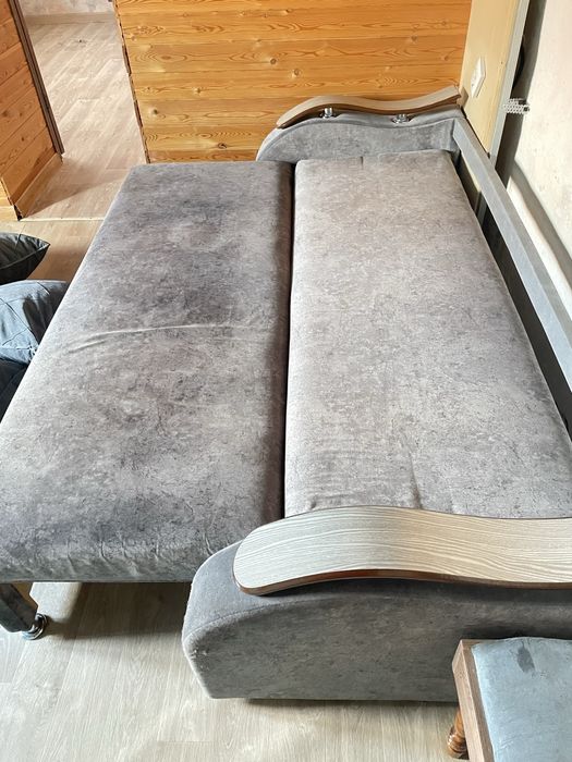 Продам диван пуфик в подарок!