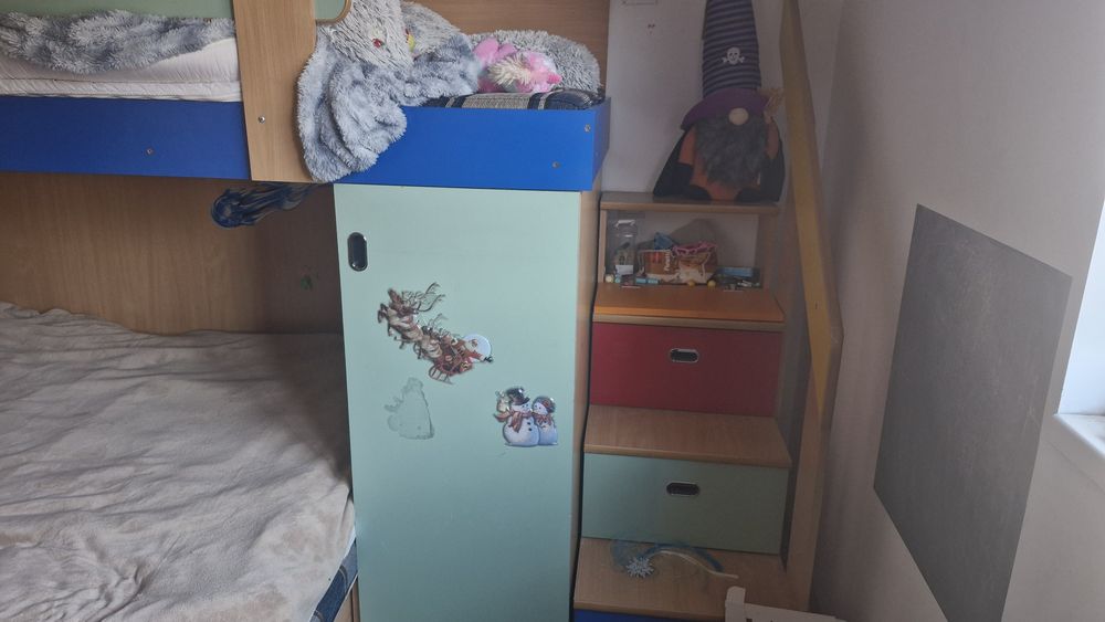 Vand pat supraetajat copii