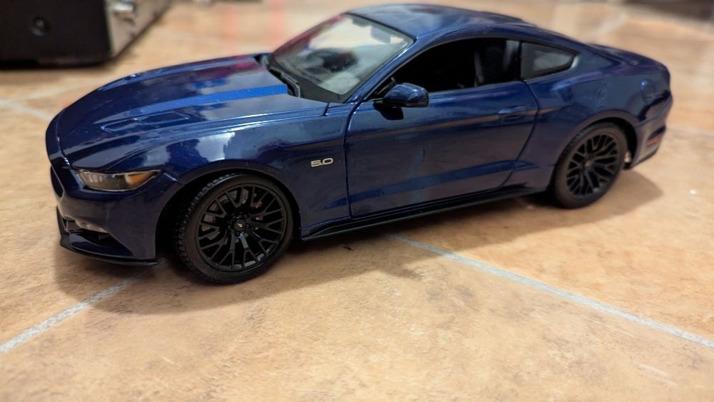 Macheta Ford Mustang GT 2015 1:18