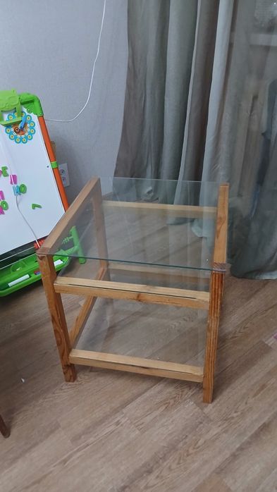Продам столик стеклянный