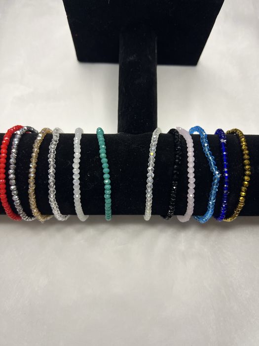 Тънки гривнички различни цветове