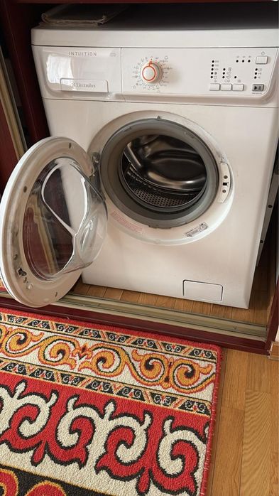 Продам стиральную машину Electrolux на запчасти
