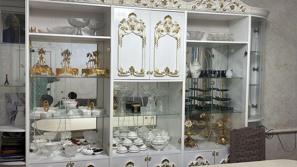 Стенка для гостиной классическая