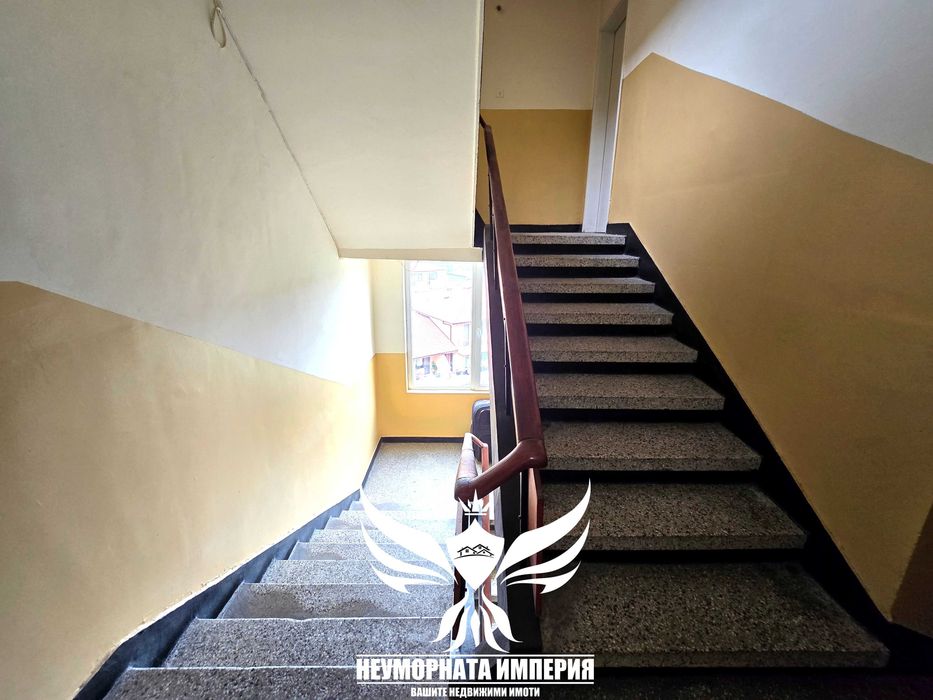 Продавам тристаен апартамент с площ от 62кв.м. на  8 етаж в гр.Асеновград кв.Запад