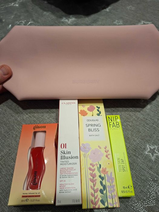 Clarins/burberry/Gisou