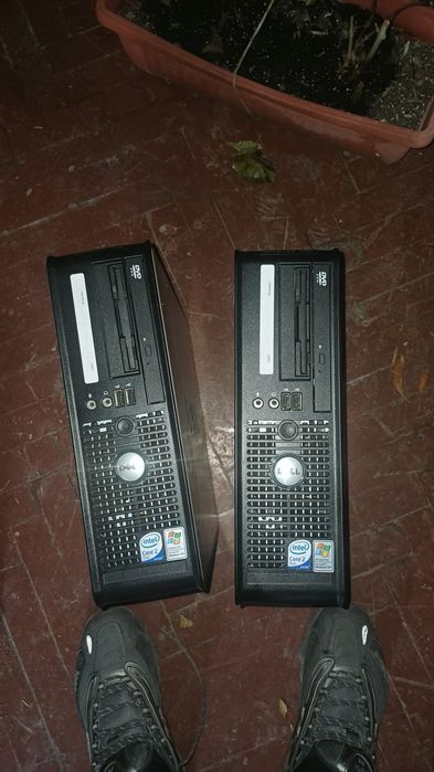 Два компютара DELL и монитор DELL