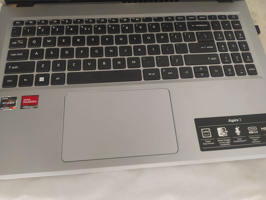 Noutbuk acer aspira 3 xolati yangi