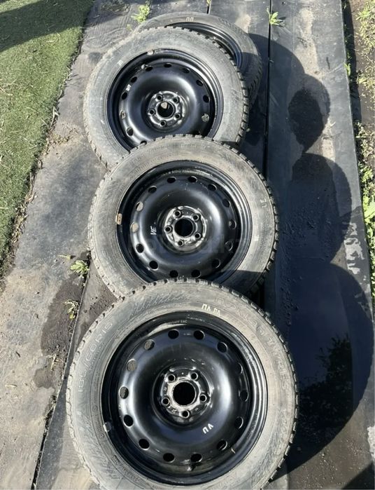 Продам зимние шины 185/60/15 с дисками.