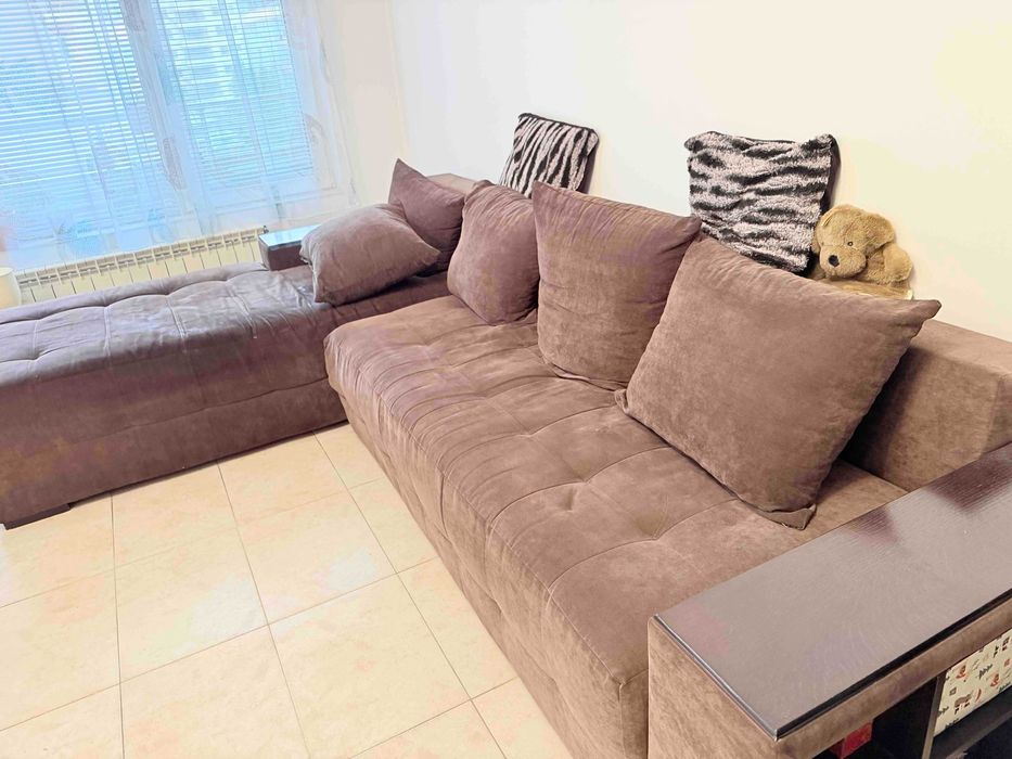 Голям ъглов диван с лежанка + рафтове за съхранение (Лозенец)