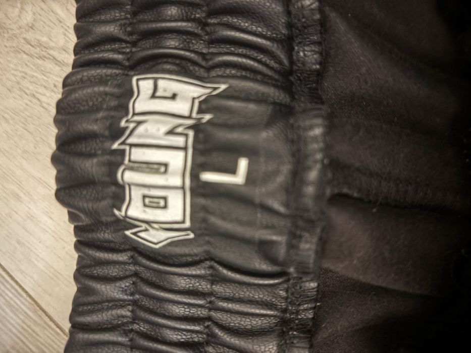 Pantaloni de la yr din piele